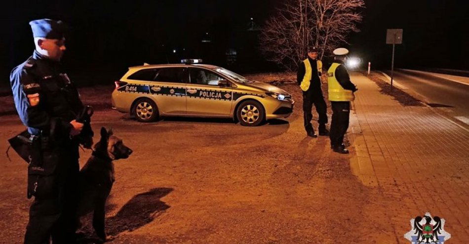 zdjęcie: Nietrzeźwa kierująca zatrzymana tej nocy w Borównie przez boguszowskich policjantów / fot. KMP w Wałbrzychu