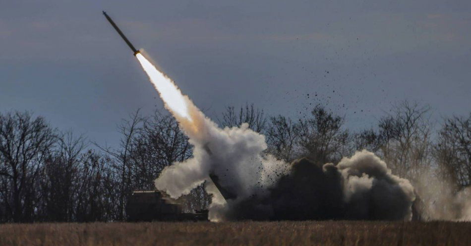 zdjęcie: W poniedziałek pierwsze wyrzutnie HIMARS będą w Polsce / fot. PAP