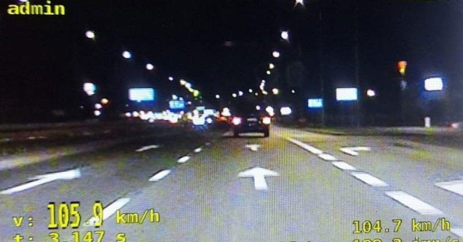 zdjęcie: Radom kierowca stracił prawo jazdy za 105 km/h w mieście / fot. KMP w Radomiu