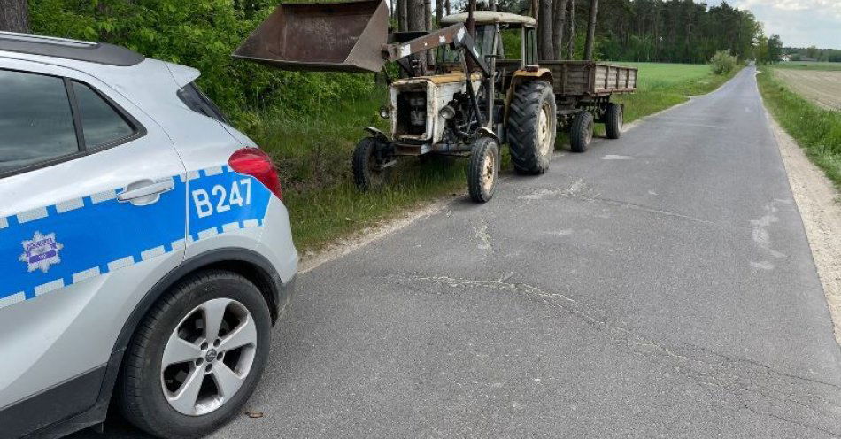 zdjęcie: Kierował ciągnikiem rolniczym z przyczepą będąc w stanie nietrzeźwości oraz wbrew sądowemu zakazowi prowadzenia pojazdów mechanicznych / fot. KPP w Miliczu