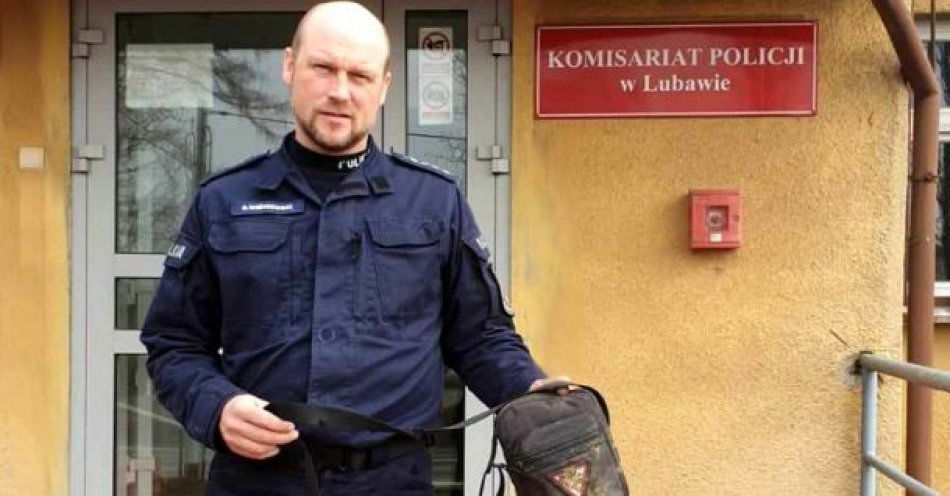 zdjęcie: Znalazł ponad 10 000 zł i oddał je policjantom / fot. KPP w Iławie