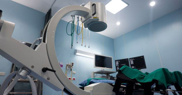 Szczecińscy chirurdzy wykonali trzy wszczepienia implantów cewki moczowej za pomocą robota da Vinci