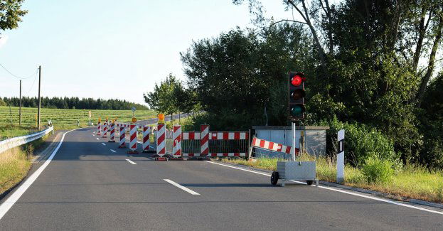 Od poniedziałku naprawy nawierzchni na al. Armii Krajowej; zwężenie w kierunku centrum