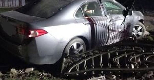 Pijany kierowca uderzył w ogrodzenie, trafił do aresztu