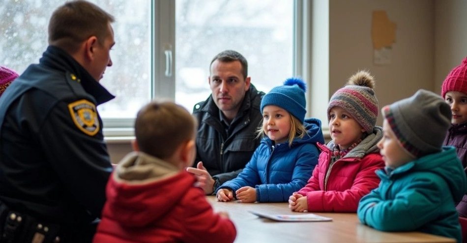 zdjęcie: Policjanci uczyli przedszkolaki o bezpieczeństwie zimą / TM/ przykładowa ilustracja