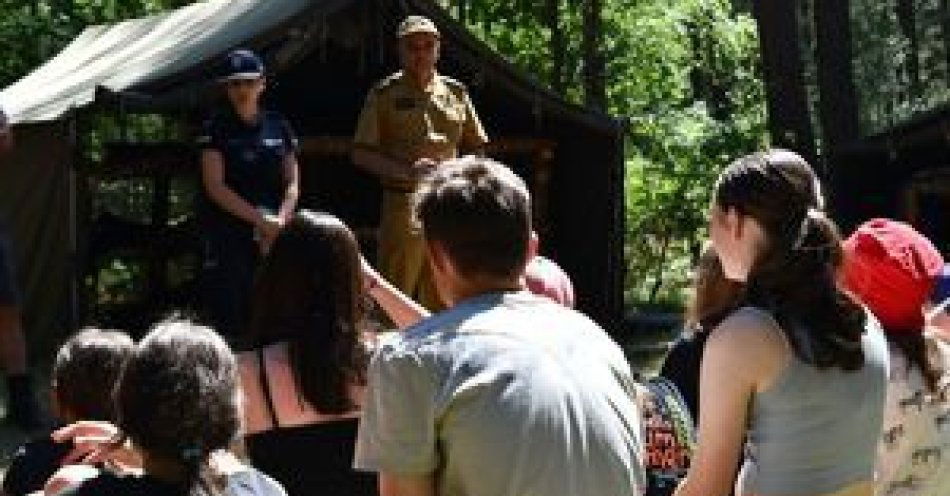 zdjęcie: Na obozie życie płynie pod czujnym okiem służb mundurowych / fot. KPP w Szczecinku