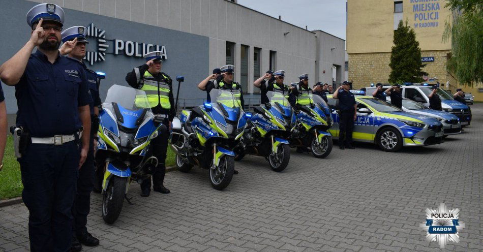 zdjęcie: Radomscy policjanci oddali hołd zmarłemu żołnierzowi / fot. KMP w Radomiu