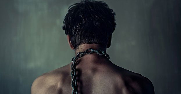 Proces o handel ludźmi; mężczyzna zwerbowany do pracy był więziony i nie dostawał wypłaty