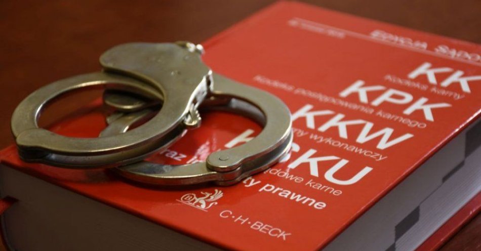 zdjęcie: Pijany 42-latek ukradł  buty z hotelu, a potem w nich spacerował / fot. KPP Hrubieszów