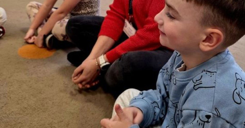 zdjęcie: Policjanci uczą bezpieczeństwa w Muzycznym Przedszkolu w Goleniowie / fot. KPP w Goleniowie