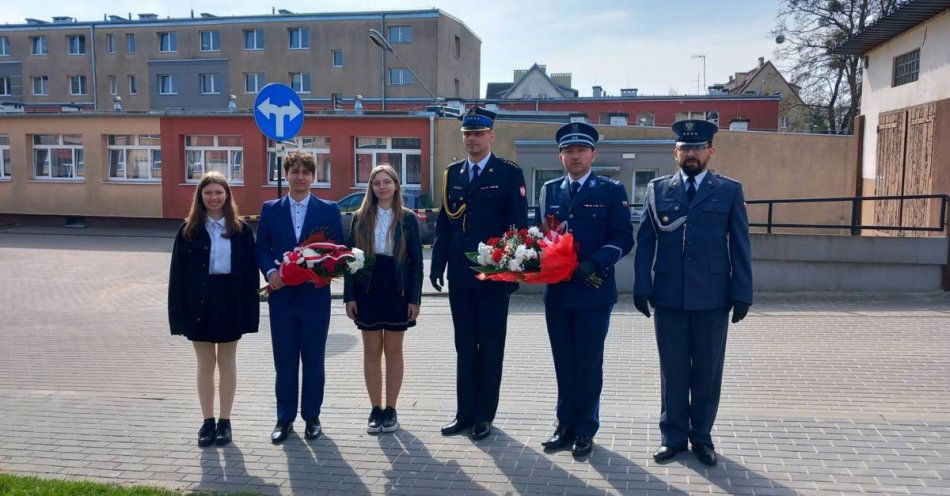 zdjęcie: Oddali hołd ofiarom Zbrodni Katyńskiej / fot. KPP w Iławie