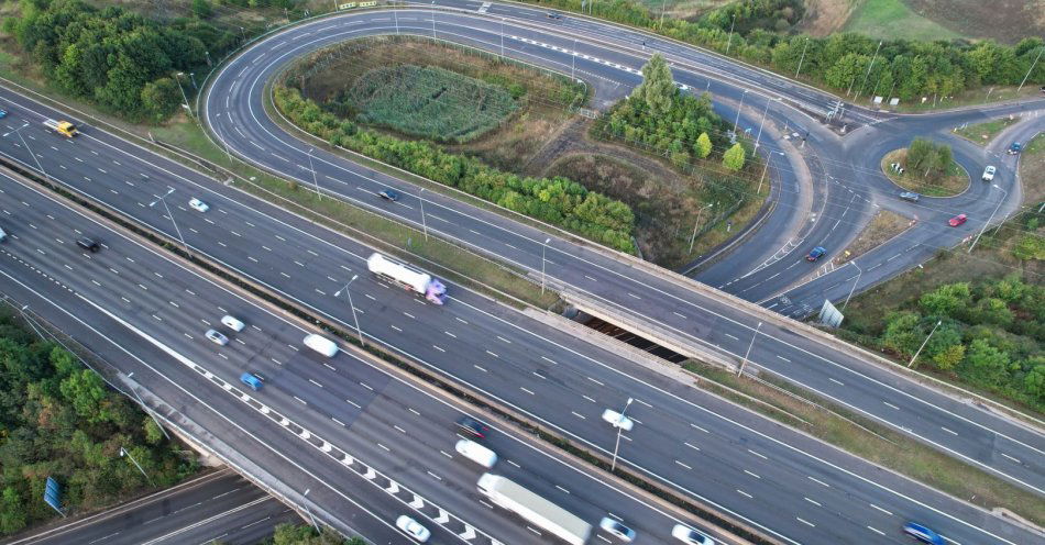 zdjęcie: Zakończyły się utrudnienia po wypadku na A1 w kierunku Katowic / v11673201
