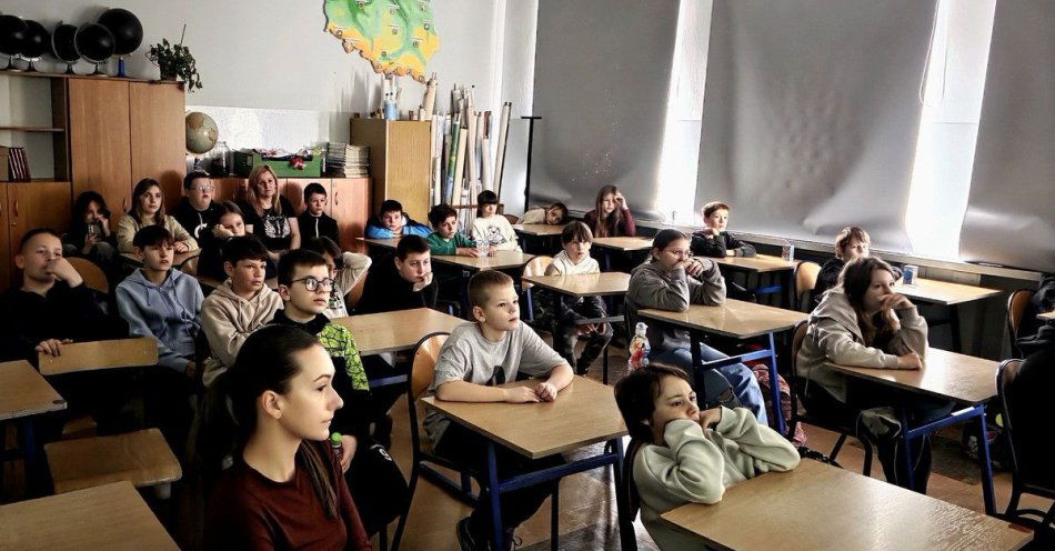 zdjęcie: Odpowiedzialność nieletnich wyjaśniona w SP 4 w Nowogardzie / fot. KPP w Goleniowie