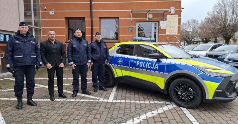 zdjęcie: Hybrydowy radiowóz trafił do policji w Zblewie / fot. KPP w Starogardzie Gdańskim