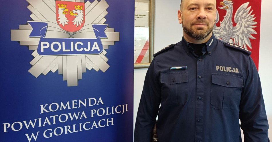 zdjęcie: Dzielnicowy z Gorlic doceniony za pomoc w zakupach / fot. KMP w Gorlicach