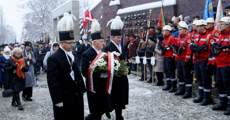 zdjęcie: Hołd dla zamordowanych górników z kopalni Wujek / fot. PAP