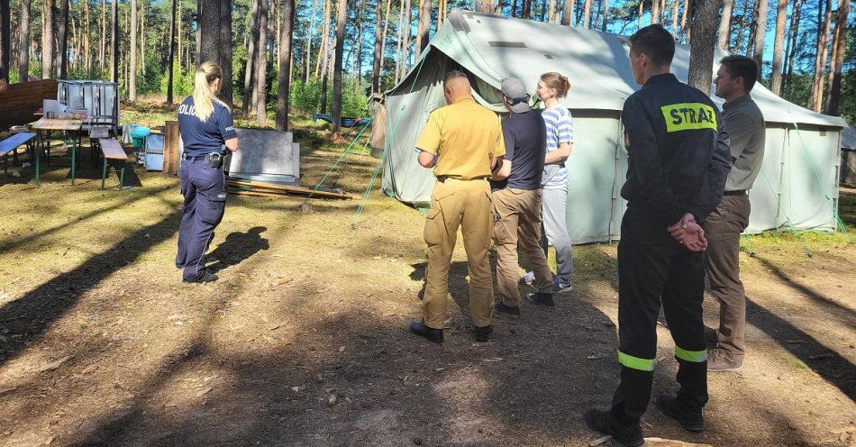 zdjęcie: Mundurowi skontrolowali pierwszy obóz harcerski / fot. KPP w Świeciu