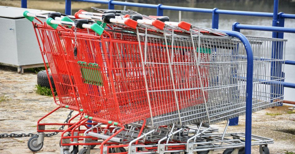 zdjęcie: Próbowały ukraść w sklepie artykuły o łącznej wartości ponad 2600zł. Zostały ujęte przez pracowników supermarketu i przekazane policjantom / pixabay/1996423