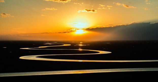 W Beskidach po ulewnych deszczach przybywa wody w rzekach