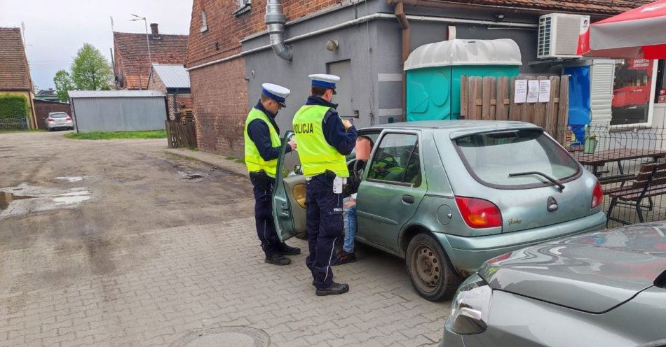 zdjęcie: Bez prawa jazdy podróżował autem niedopuszczonym do ruchu / fot. KPP Środa Wielkopolska