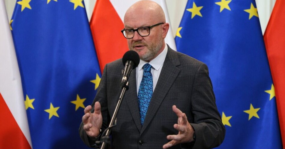 zdjęcie: Duszczyk: Polska zrobiła wszystko, żeby przekonać KE w sprawie paktu migracyjnego / Warszawa, 10.10.2025. Wiceminister spraw wewnętrznych i administracji Maciej Duszczyk podczas konferencji prasowej nt. zmian w nadawaniu obywatelstwa polskiego cudzoziemcom, 10 bm. w siedzibie MSWiA w Warszawie. (mr) PAP/Paweł Supernak