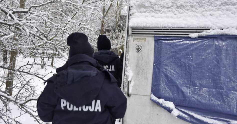 zdjęcie: Policjanci kontrolują miejsca pobytu bezdomnych podczas mrozów / fot. KMP Gorzów Wielkopolski
