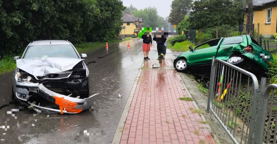 zdjęcie: Zdarzenie drogowe w Ratoszynie Pierwszym / fot. KPP Opole Lubelskie