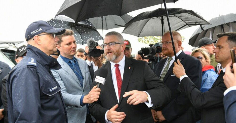 zdjęcie: Prokuratura prowadzi czynności wyjaśniające w związku ze słowami G. Brauna kwestionującymi zbrodnie nazistowskie / fot. PAP