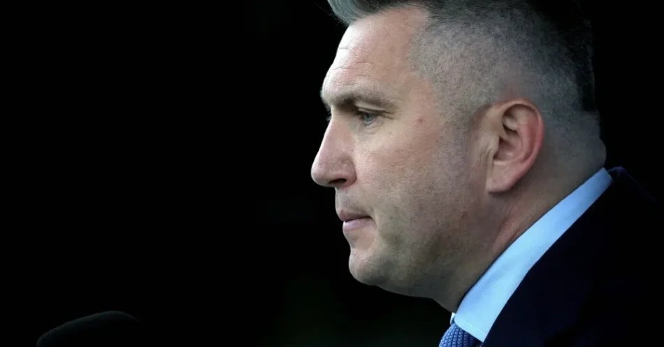 zdjęcie: Prezes PKOl Radosław Piesiewicz został doprowadzony do Prokuratury Krajowej w Katowicach / Na zdjęciu archiwalnym z 15.06.2026 r.: prezes PKOl Radosław Piesiewicz podczas briefingu prasowego w Warszawie. W ramach śledztwa w sprawie ZondaCrypto zatrzymany został Radosław P. - poinformował 27.08.2026 r. szef MS, Prokurator Generalny Waldemar Żurek. Czynności ws. zatrzymania prezesa Polskiego Komitetu Olimpijskiego prowadzi śląski wydział Prokuratury Krajowej. (js/gj) PAP/Leszek Szymański
