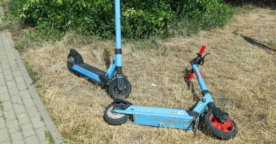 zdjęcie: Dzieci najczęściej sprawcami i ofiarami wypadków z hulajnogami elektrycznymi / fot. PAP