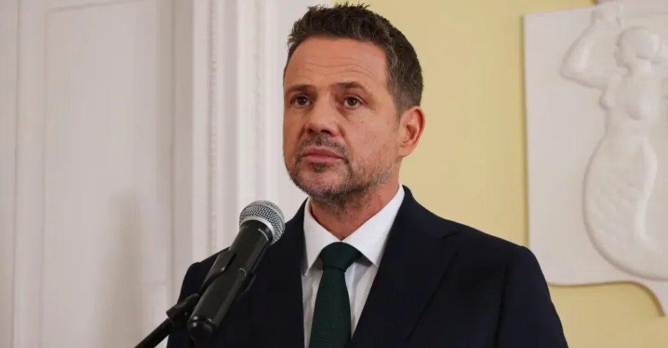 zdjęcie: Warszawa: od wtorku biura czynne dłużej w związku z zastrzeżeniem numeru PESEL / Warszawa, 03.07.2026. Prezydent m.st. Warszawy Rafał Trzaskowski podczas konferencji prasowej w Warszawie, 3 bm. Rafał Trzaskowski poinformował o przyjęciu dymisji swoich zastępczyń Renaty Kaznowskiej i Aldony Machnowskiej-Góry. (amb) PAP/Albert Zawada