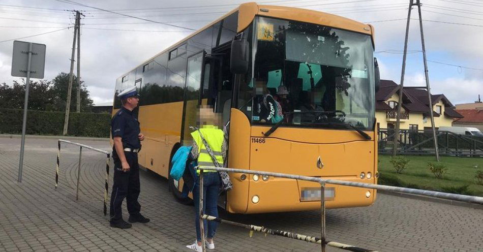 zdjęcie: Stały punkt kontroli autokarów w pucku / fot. KPP w Pucku