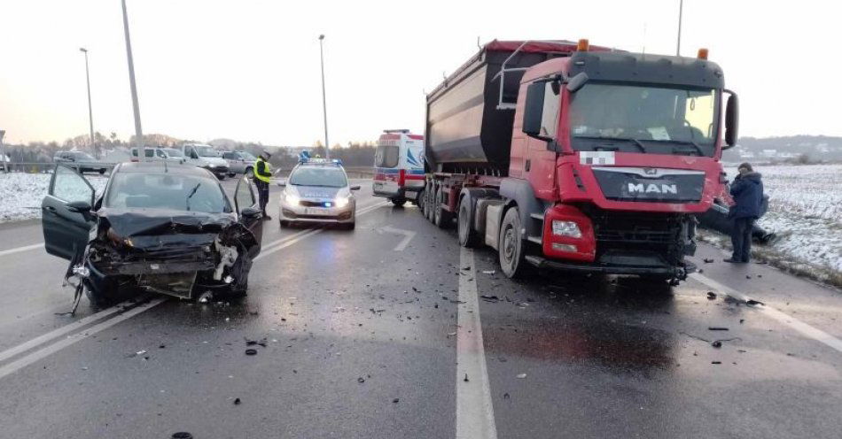 zdjęcie: Mieszkanka powiatu trzebnickiego zginęła w wypadku samochodowym / fot. KPP w Trzebnicy