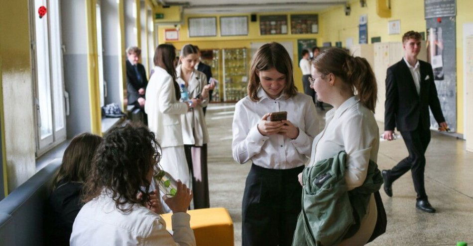 zdjęcie: W środę na maturze obowiązkowy egzamin z j. obcego; angielski wybrało 97,8 proc. maturzystów / fot. PAP