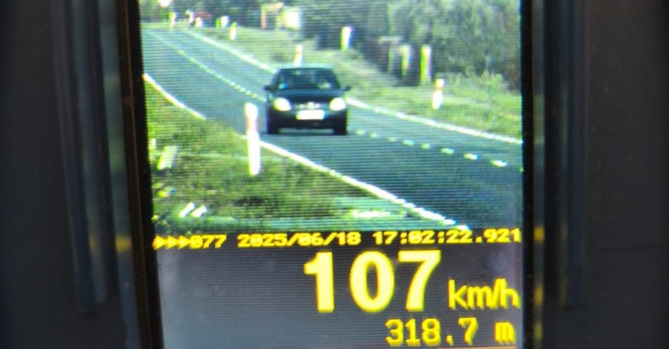 zdjęcie: Niebezpieczna prędkość i brak uprawnień - 17-latek pędził 107 km/h / fot. KPP w Szydłowcu