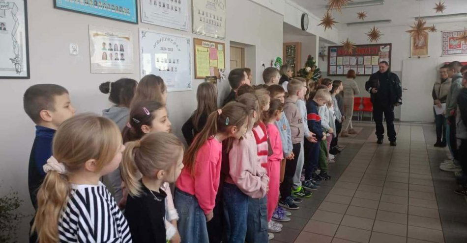 zdjęcie: Bezpieczne ferie: rady staszowskiego dzielnicowego dla dzieci / fot. KPP Staszów Jak bezpiecznie spędzić ferie? Jakich miejsc unikać?