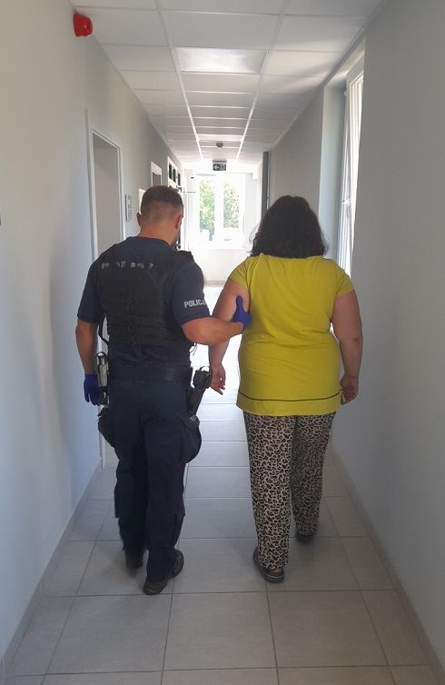 zdjęcie: Ukradła portfel i używała cudzej karty bankowej - usłyszała 6 zarzutów od policjantów / fot. KPP w Pruszczu Gdańskim