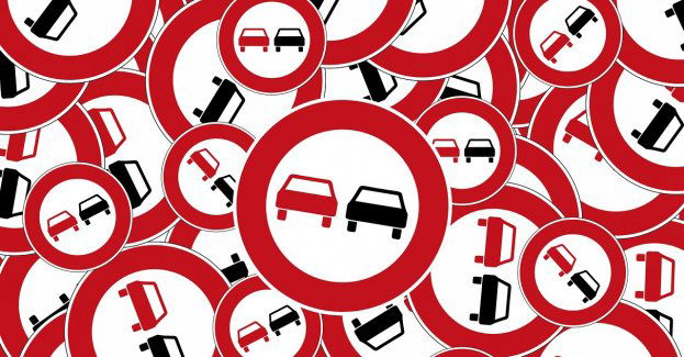 42-latek jechał autem na zakazie