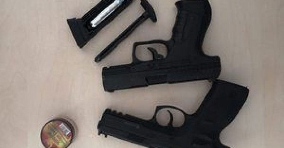 zdjęcie: Policjanci zatrzymali mężczynę, który groził przedmiotem przypominającym broń kobiecie i jej dziecku / fot. KMP w Wrocławiu