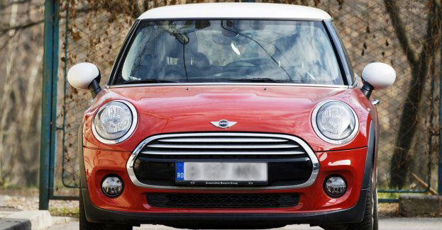 Wybiegł z parkingu wprost na jadący samochód – trafił do szpitala