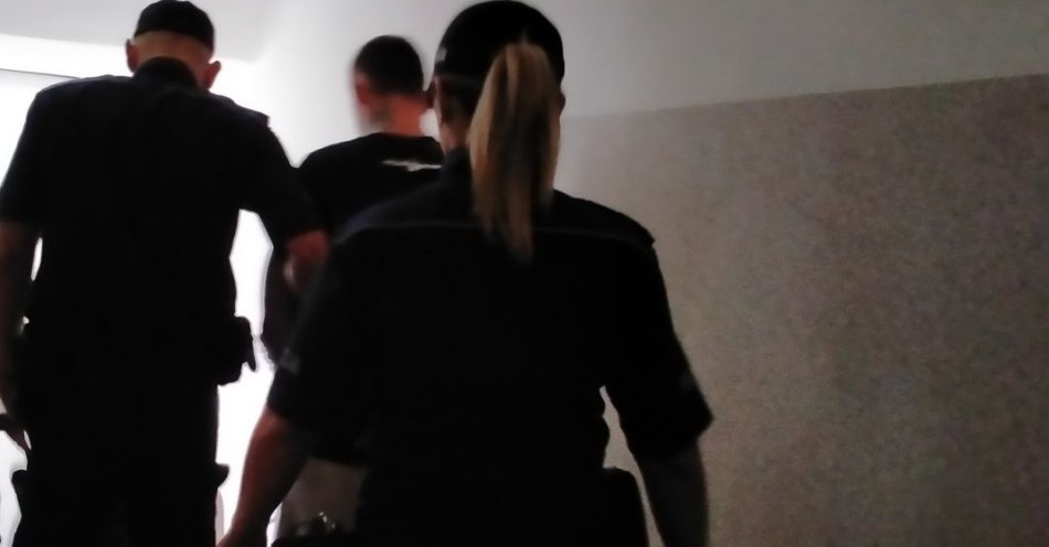 zdjęcie: Poszukiwany Europejskim Nakazem Aresztowania zatrzymany dzięki skutecznej pracy funkcjonariuszy / fot. KMP w Koszalinie