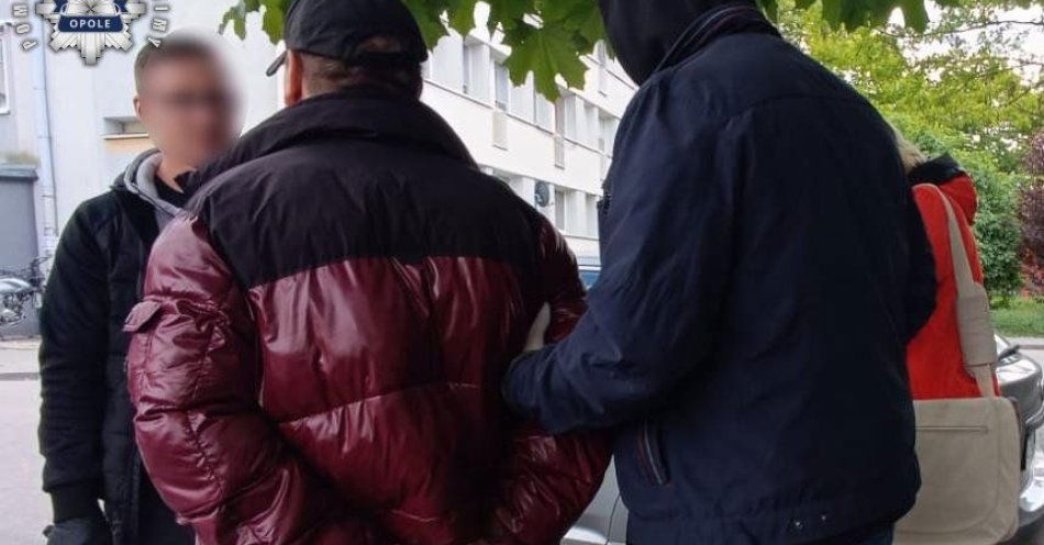 zdjęcie: Użyli gazu pieprzowego i skrępowali kobietę taśmą - 31-latek i jego siostra w rękach opolskich policjantów / fot. KMP Opole