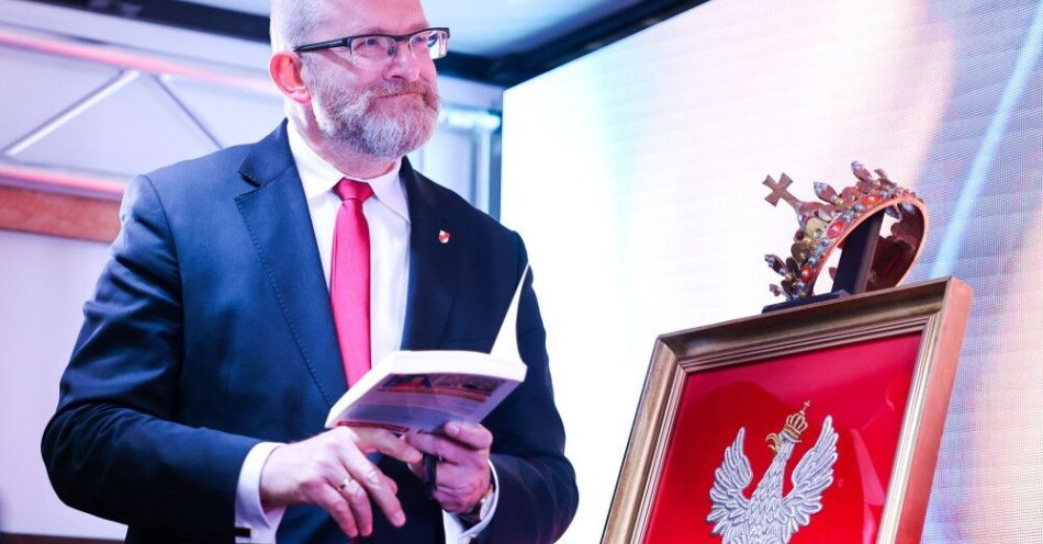 zdjęcie: 35 proc. internetowych sympatyków Brauna planuje zagłosować na Nawrockiego / fot. PAP