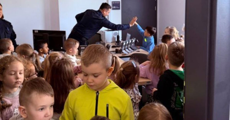 zdjęcie: Przedszkolaki z Happy Kids zwiedziły Komendę Powiatową Policji / fot. KPP Opatów Uczestnicy spotkania
