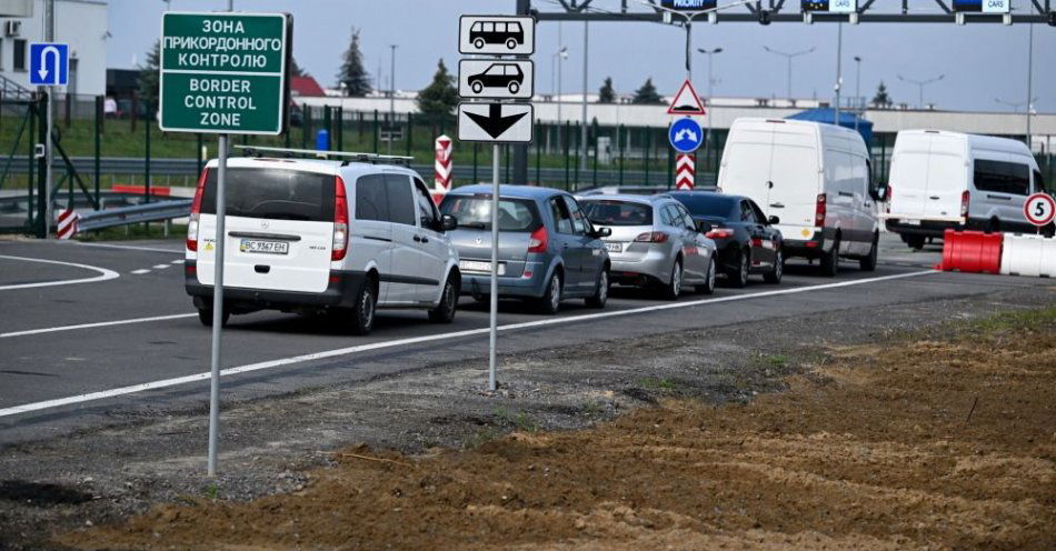 zdjęcie: Od początku wojny z Ukrainy do Polski wjechało 7,392 mln osób, wyjechało ponad 5,577 mln / fot. PAP