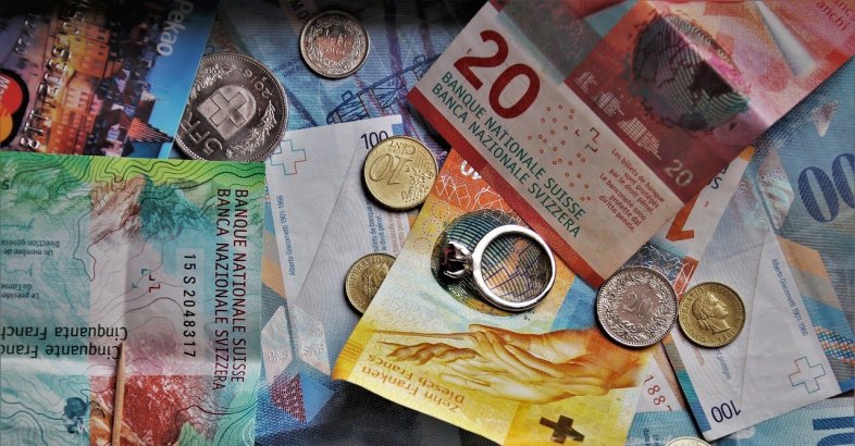 zdjęcie: Spory frankowiczów z bankami - jakie oświadczenia składać? / pixabay/4314471