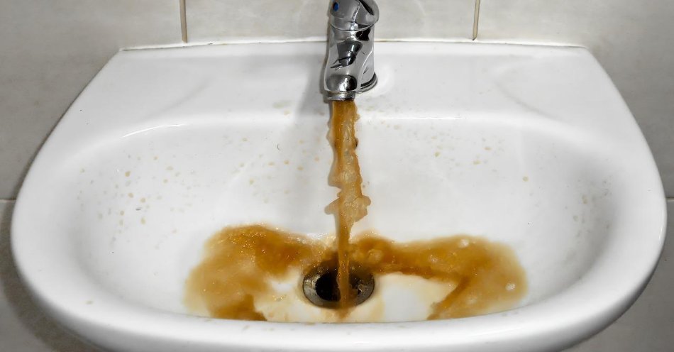 zdjęcie: Urzędowy problem z zanieczyszczoną wodą mieszkańców Malczewa / pixabay/4756043