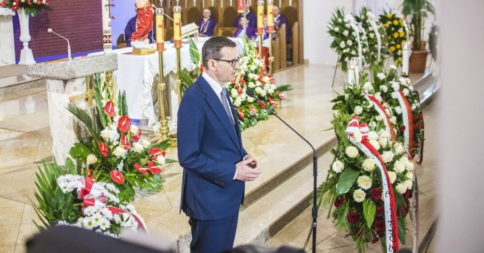 zdjęcie: I wicewojewoda Małopolski Józef Leśniak spoczął na cmentarzu w Chochorowicach k. Nowego Sącza / fot. PAP