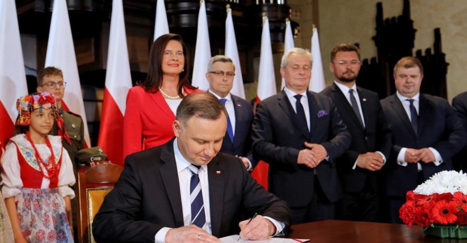 zdjęcie: Prezydent podpisał ustawę o ustanowieniu Narodowego Dnia Powstań Śląskich / fot. PAP