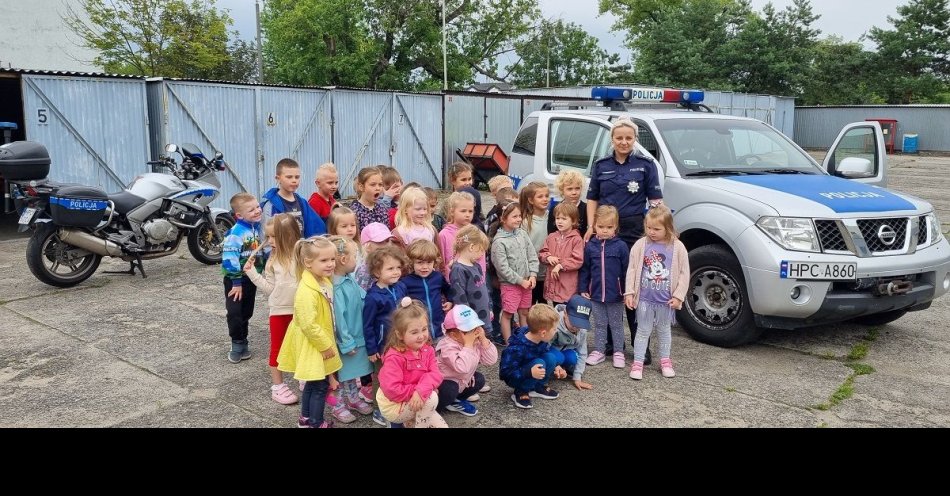 zdjęcie: Dzieciaki odwiedziły włocławskich policjantów / fot. KMP we Włocławku